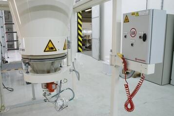 (4) Powder feeding & recovery (4) Powder feeding & recovery